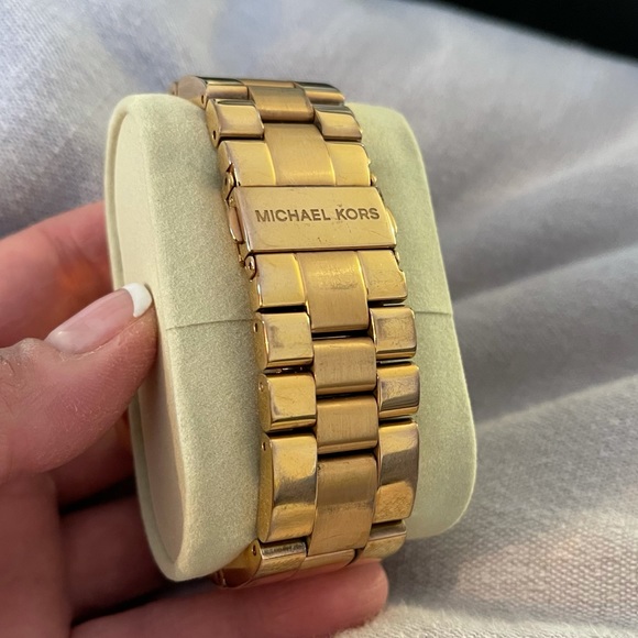 Michael Kors Dylan Rose Gold Watch main image 7